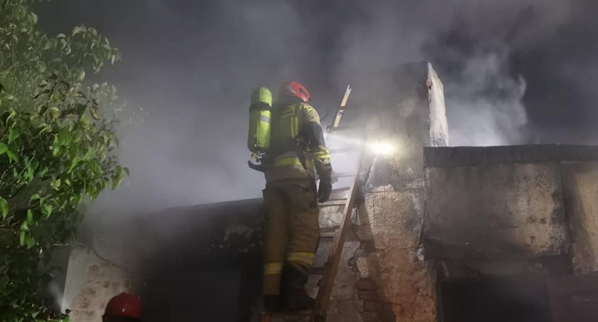 Groźny pożar w Toruniu. Jedna osoba trafiła do szpitala