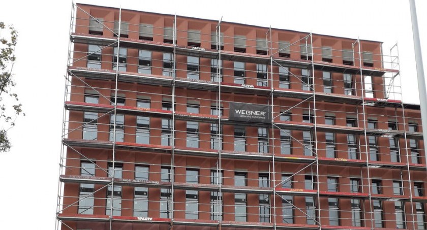 W centrum Torunia powstaje nowoczesny, sześciokondygnacyjny biurowiec
