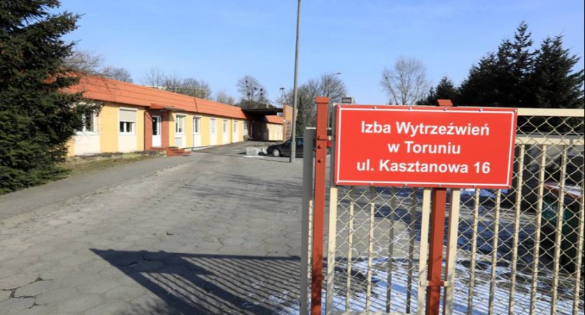 Izba wytrzeźwień w Toruniu podnosi stawki. Drożej niż w najlepszym hotelu