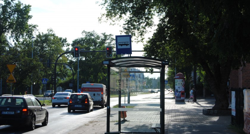 Prezent dla kierowców w Toruniu. Darmowa komunikacja w przypadku stanu alarmowego