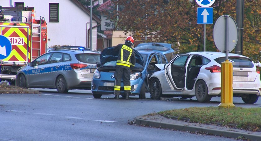 Poranny wypadek w Toruniu. Na miejscu pracują wszyskie służby