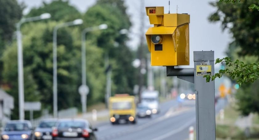 Pod Toruniem zniknął fotoradar. Przy drodze stoi tylko maszt...