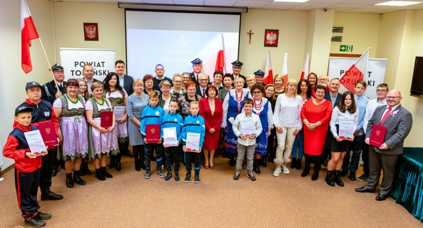 „Niech połączy nas hymn”. Powiat toruński zjednoczył mieszkańców