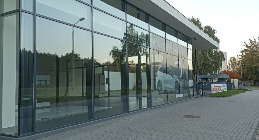 Salon samochodowy w Toruniu został wystawiony na sprzedaż