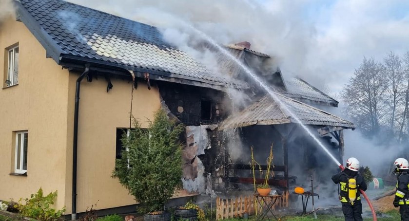 Pożar pod Toruniem. Z ogniem walczy 11 zastępów straży
