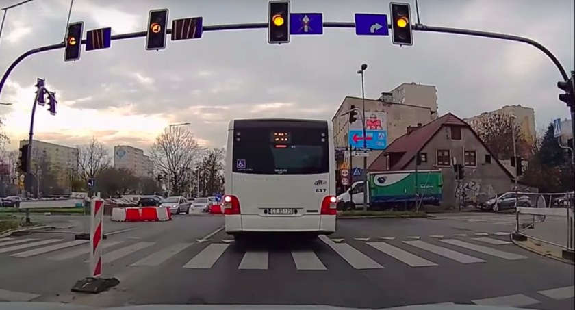 Stop Cham z Torunia. Nieoczekiwane spotkanie z autobusem MZK [WIDEO]
