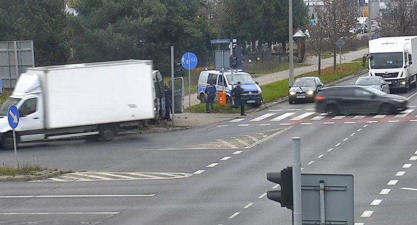 Szaleńczy pościg w Toruniu. 41-latek uciekał kradzionym Fordem Focusem [WIDEO]