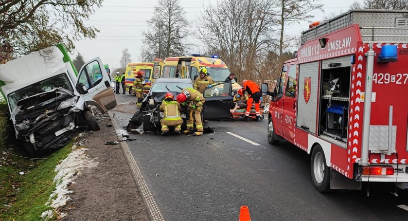 Poważny wypadek w pobliżu Torunia. Droga została zablokowana