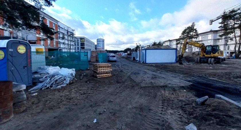 Mieszkańcy nie mogą wydostać się z osiedla. To spacer przez „pole minowe”