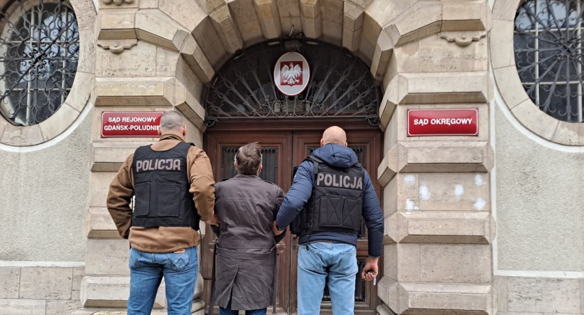 Dorobili się na COVID-19. Szajka wpadła w ręce policji