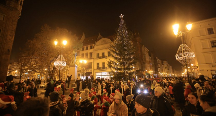 Dekoracje świąteczne w centrum Torunia zostały zniszczone!