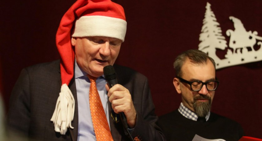 Prezydent i goście specjalni czytali dzieciom „Mikołajka” w SP nr 9 w Toruniu