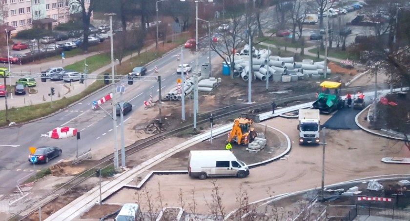 Kradzież na placu budowy w Toruniu. Strażnicy szukali mężczyzny z wózkiem