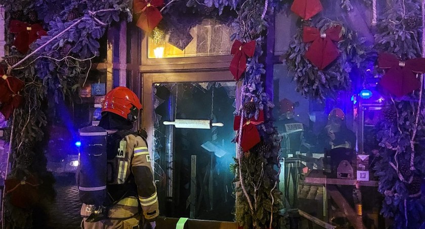 Alarm w Nowy Rok w centrum Torunia. W popularnej pierogarni pojawił się dym