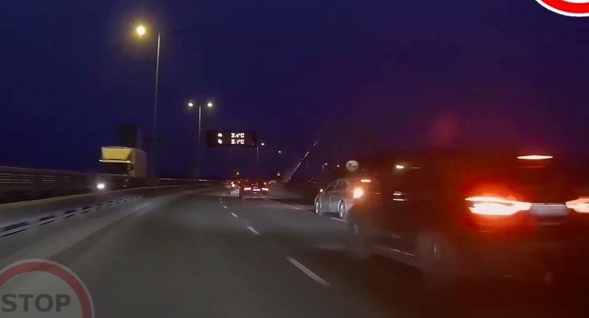 Stop cham. Niebezpieczna szarża na nowym moście w Toruniu