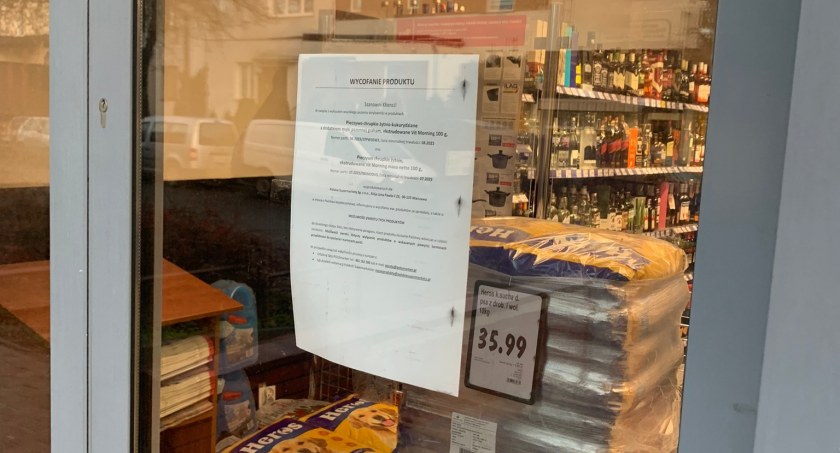 Ostrzeżenie dla klientów. Na marketach w Toruniu wywieszono komunikat