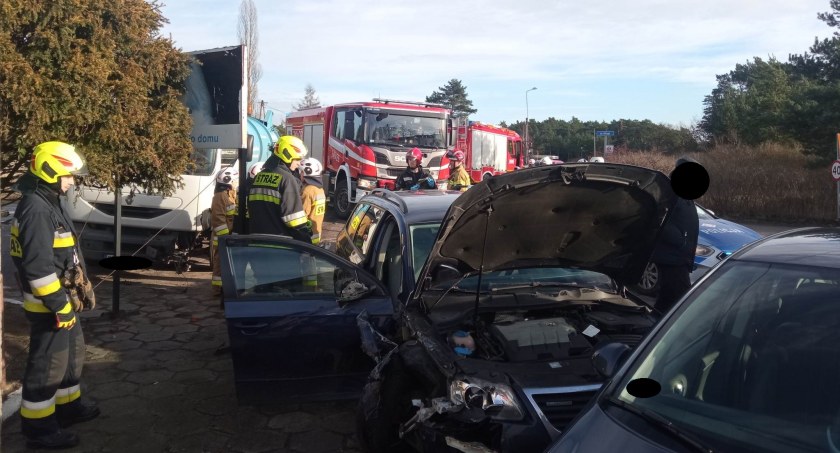 Poważny wypadek pod Toruniem. Ciężarówka wjechała w auto