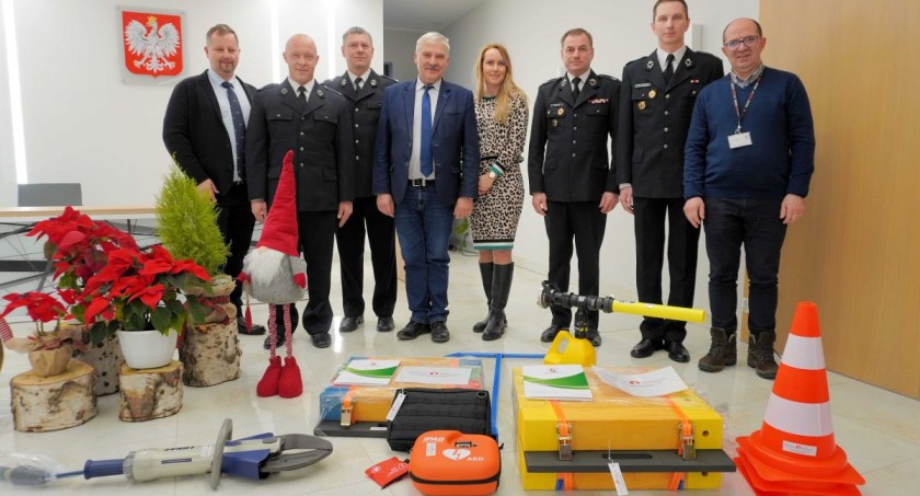 Strażacy z podtoruńskiej gminy otrzymali nowoczesny sprzęt