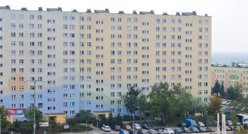 4-latek przeżył upadek z 11. piętra. Mieszkanka Torunia z sądowym wyrokiem
