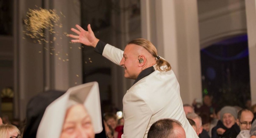 Bracia Golec zaśpiewali kolędy i pastorałki w kościele w Toruniu [FOTORELACJA]