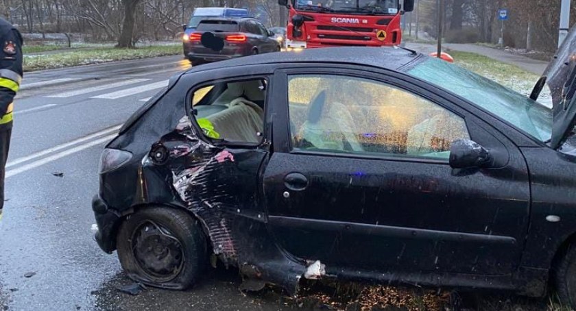 Groźny wypadek w Toruniu. Kierowca Audi nie ustąpił pierwszeństwa