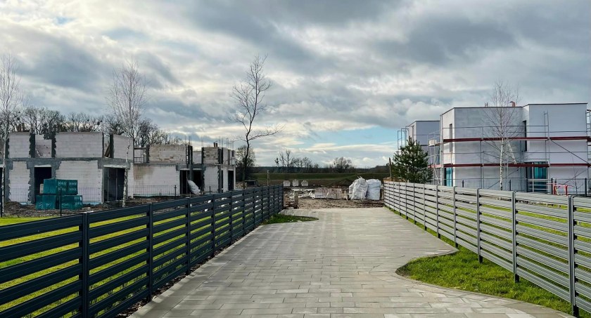 Przy granicy Torunia ma powstać 58 nowoczesnych domków jednorodzinnych