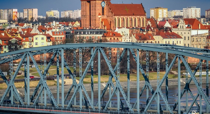 Tabliczki na mostach mają zapobiec samobójstwom w Toruniu
