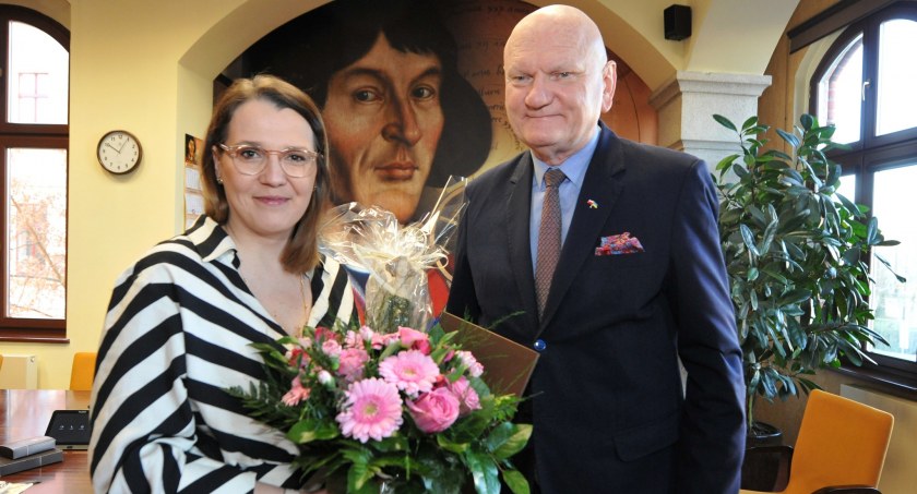 Odejście po blisko 7 latach pracy. Prezydent Torunia pożegnał kluczowego pracownika