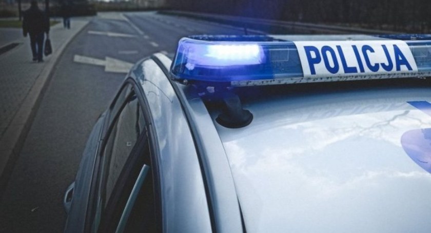 Obcokrajowiec uciekał przed policją w Toruniu. Jechał pod prąd i demolował auta