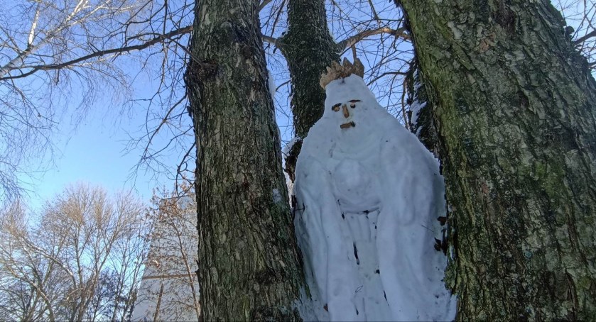 Matka Boska ze śniegu pojawiła się w Toruniu. Mieszkańcy pod wrażeniem 
