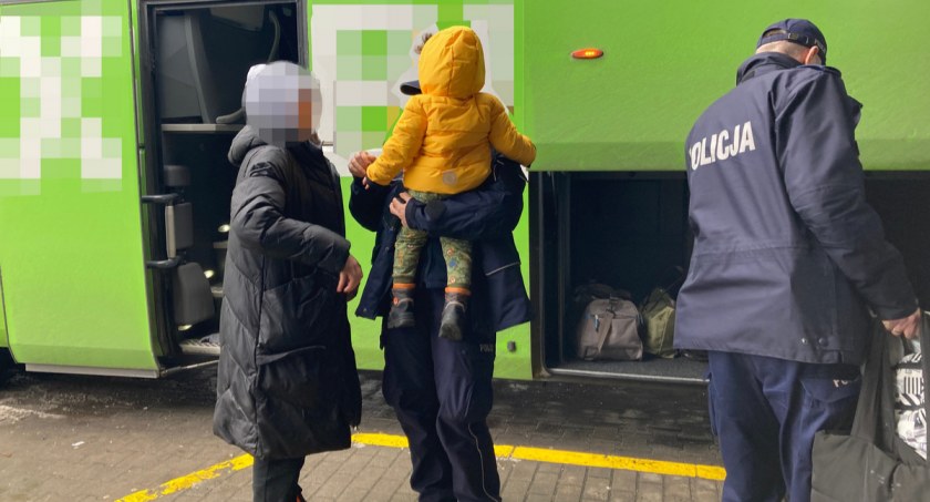Dramat kobiety na stacji paliw. Autokar z jej dziećmi odjechał do Torunia