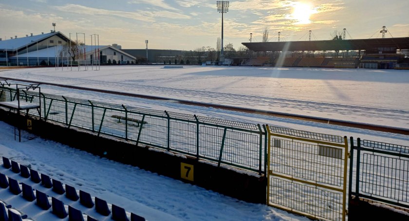 Sportowcy nie mogą trenować, bo w Toruniu spadł śnieg...