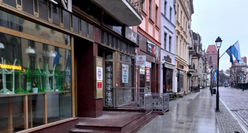 Lokal w centrum Torunia zamknięty. Teraz powstaje tam zagraniczna restauracja