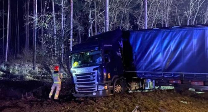 Wypadek dwóch ciężarówek. 6-godzinna akcja pod Toruniem
