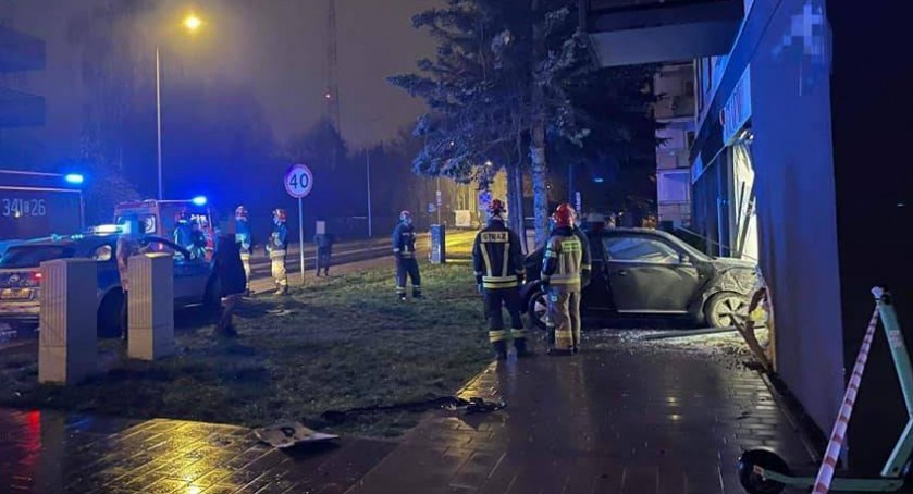 30-letnia Sandra M. wjechała w salon w Toruniu. Podano wyniki badań krwi