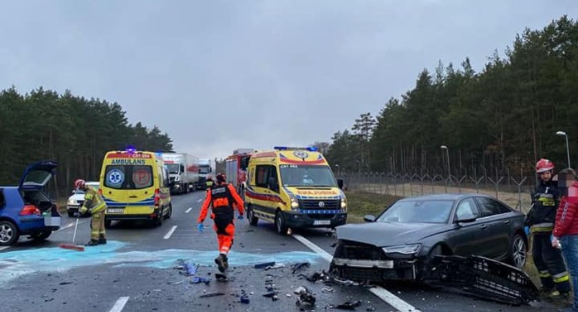 Karambol na obwodnicy Torunia. Nieodpowiedzialne zachowanie kierowcy