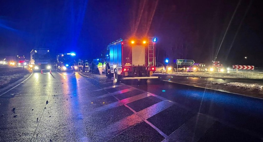Śmiertelny wypadek pod Toruniem. Pieszy wpadł wprost pod koła samochodu