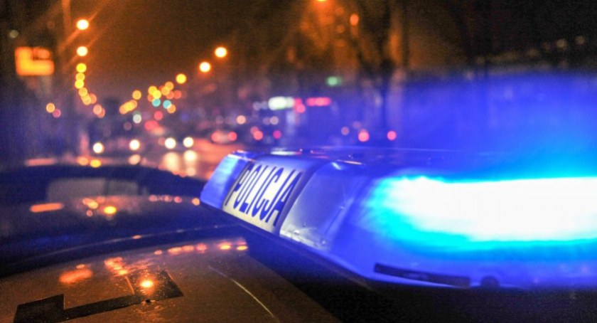 Chwile grozy w Toruniu. Mężczyzna wymachiwał nożem na skrzyżowaniu