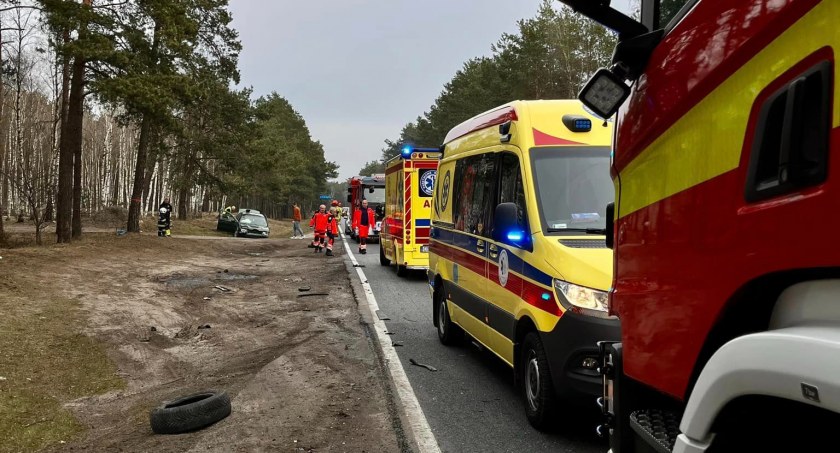 „Czołówka” na trasie Toruń – Bydgoszcz. Kierowca i pasażer uciekli