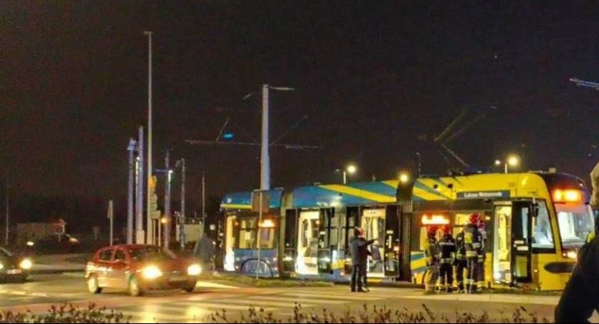 Wypadek w Toruniu. Rowerzysta wjechał pod tramwaj