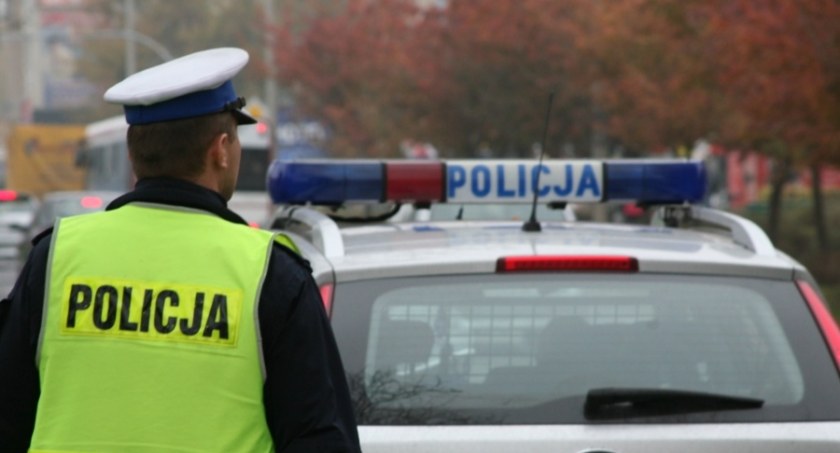 Wypadek w Toruniu. Karetka wjechała w terenówkę