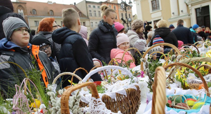 Święcenie pokarmów na Rynku Staromiejskim
