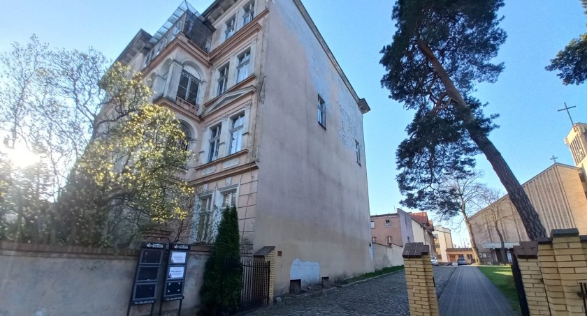 Milioner poszukiwany. Kamienica w Toruniu została wystawiona na sprzedaż