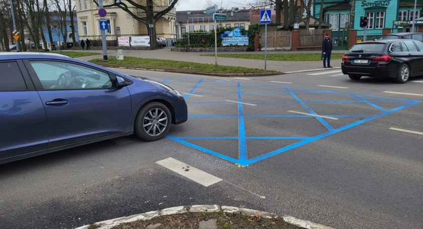 Nowość w Toruniu?! Na skrzyżowaniach mają pojawić się „blue boxy” 