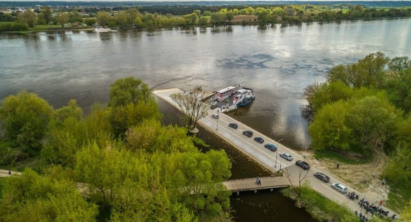 Nowy prom przez Wisłę kursuje już od tygodnia
