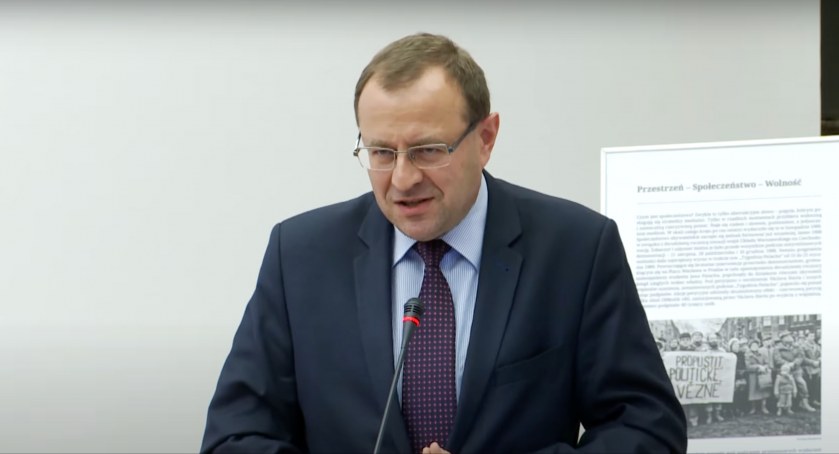 Prof. Antoni Dudek odwiedzi Toruń. Będzie gościem „Polska Od Nowa”