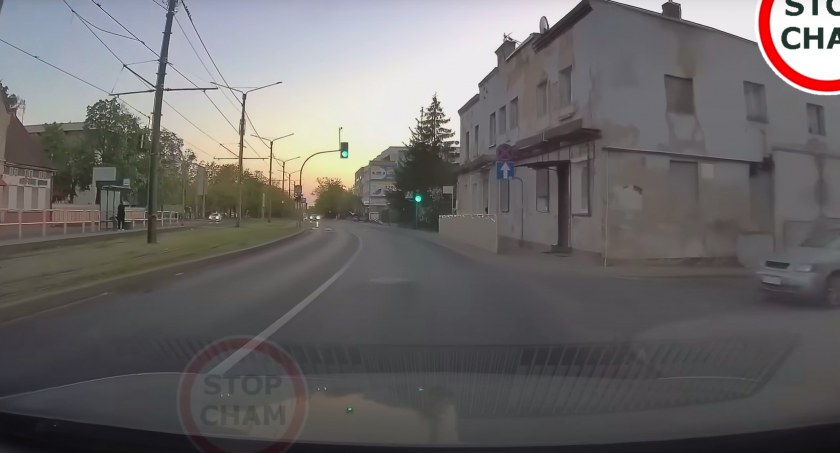 Stop Cham. Pod prąd przez Toruń... [WIDEO]