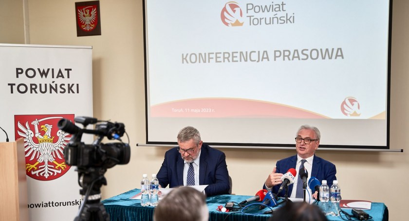 Magazyn Powiatu Toruńskiego - inwestycje drogowe w Lubiczu Dolnym, Lubiczu Górnym i Grębocinie