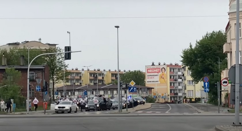 Skandal w Toruniu. Policjanci walczyli z kibolami na środku ulicy [WIDEO]