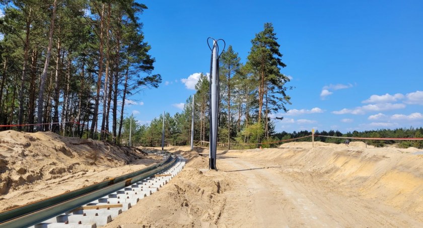 Trwa budowa nowej pętli tramwajowej w Toruniu. Powstaje w... lesie 